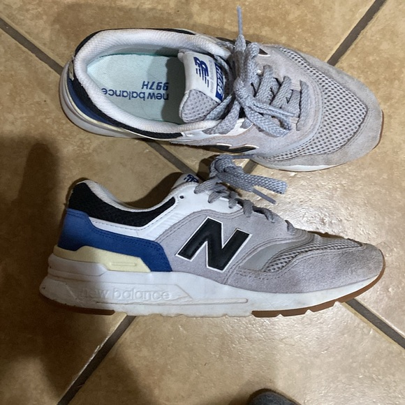 New balance Shoes - Picture 10 of 16